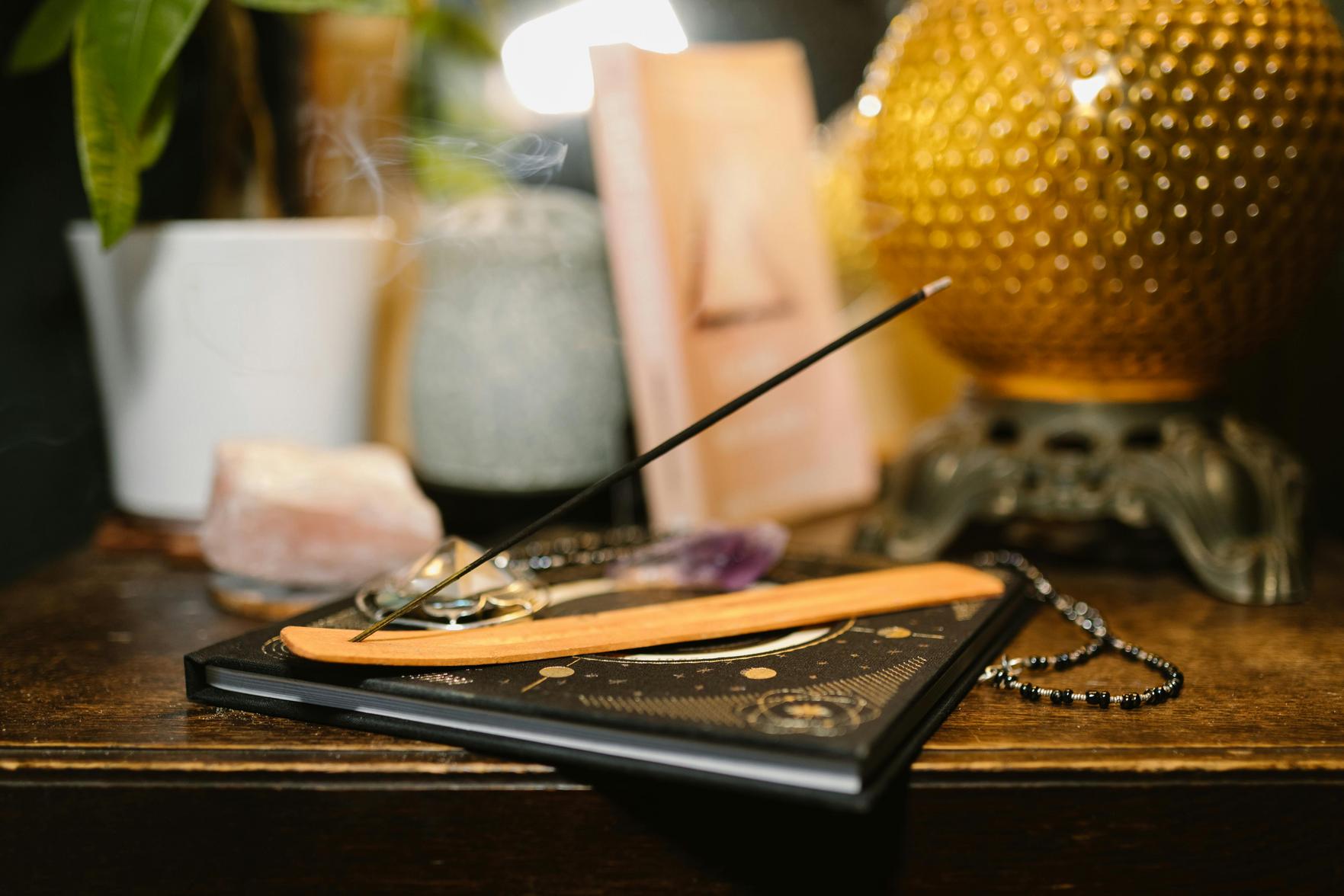 Conexão Espiritual entre a Bíblia e o Tarot: Unindo Sabedoria Bíblica e Intuição Espiritual