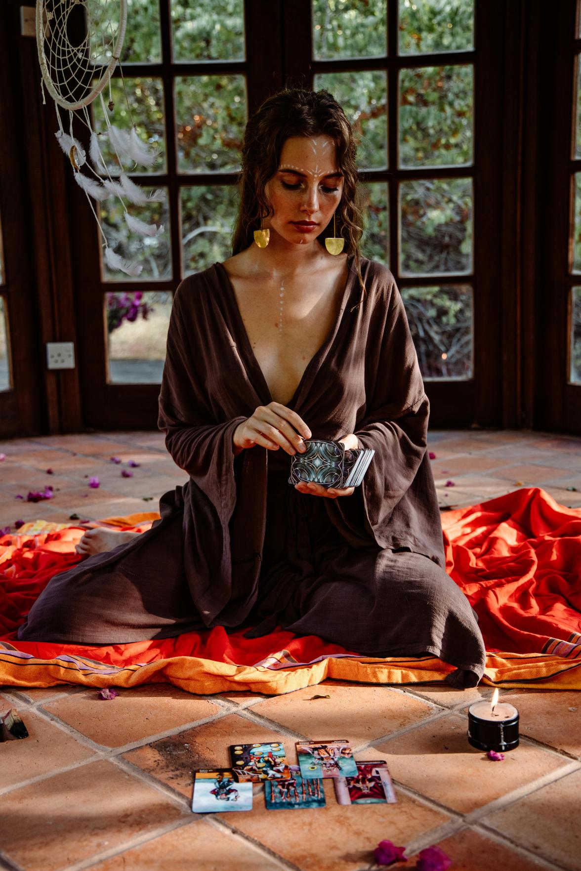 Como Usar Tarot na Espiritualidade para Aprimoramento Pessoal